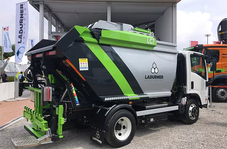 巅峰国际中联环境装备出口意大利，进军海外环卫市场