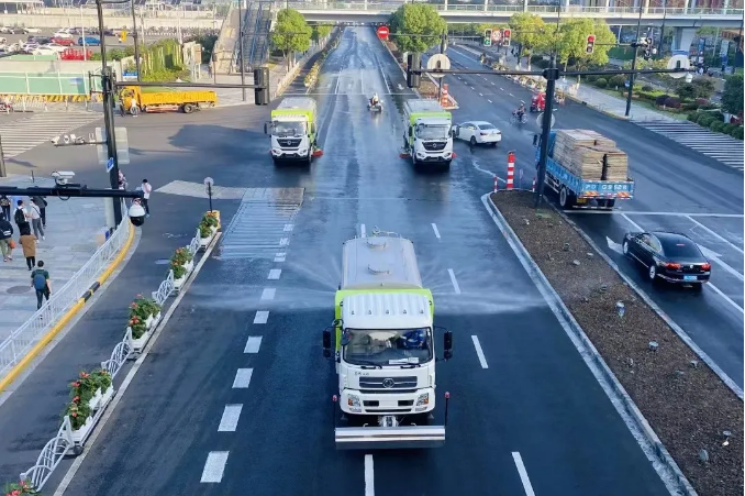 路面见本色丨巅峰国际环境新能源环卫装备服务上海进博会！