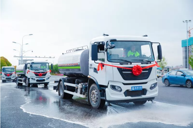 新时代中国城市美容师！巅峰国际环境新能源环卫车可减排4.5万吨污染物