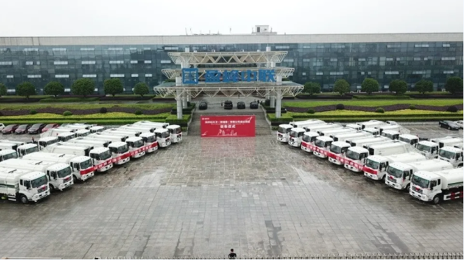 巅峰国际环境批量环卫装备发往柬埔寨，助力“一带一路”建设